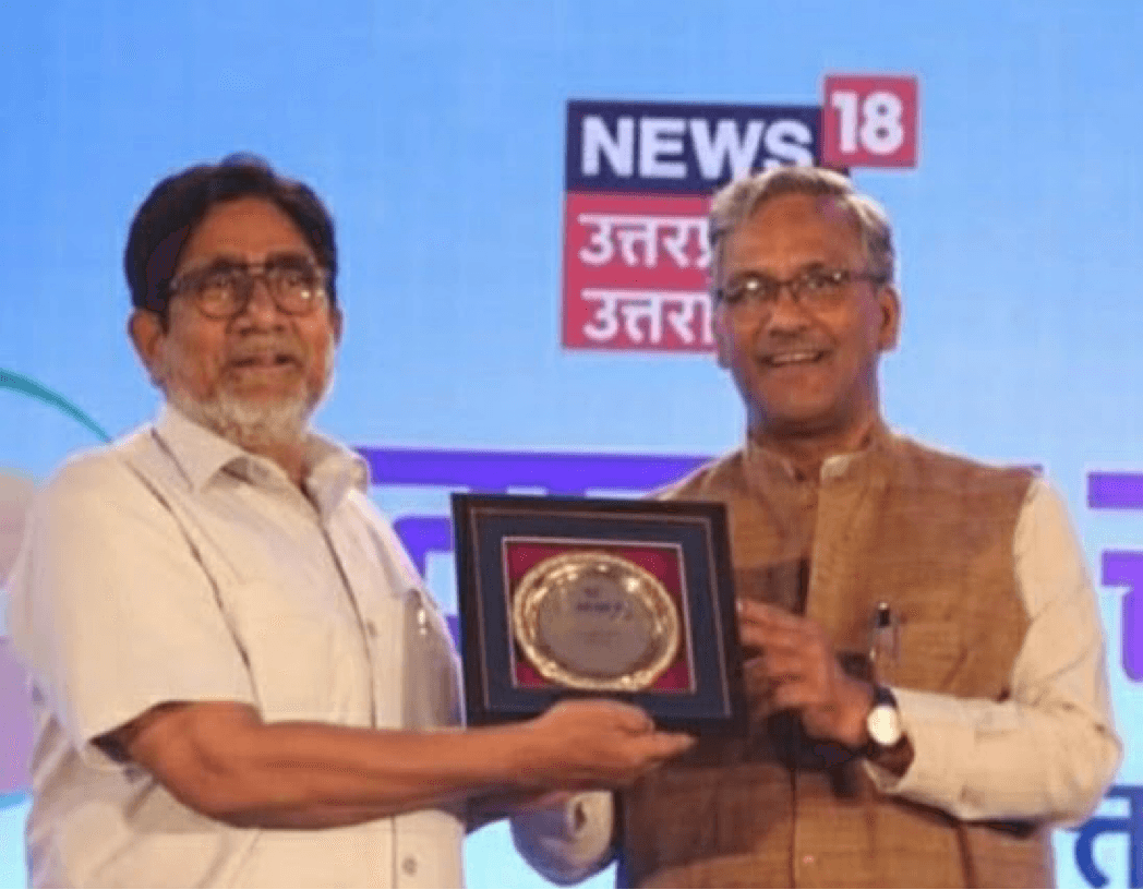 Dr. Aslam being conferred ‘Uttarakhand Udayshree’ by Honourable Shri Trivendra Singh Rawat, CM of Uttarakhand (November 2017)