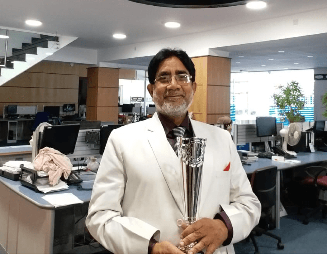 International Award for Naturopathy and Service to Humanity by ‘Medicos of England’ in London (September 2018)