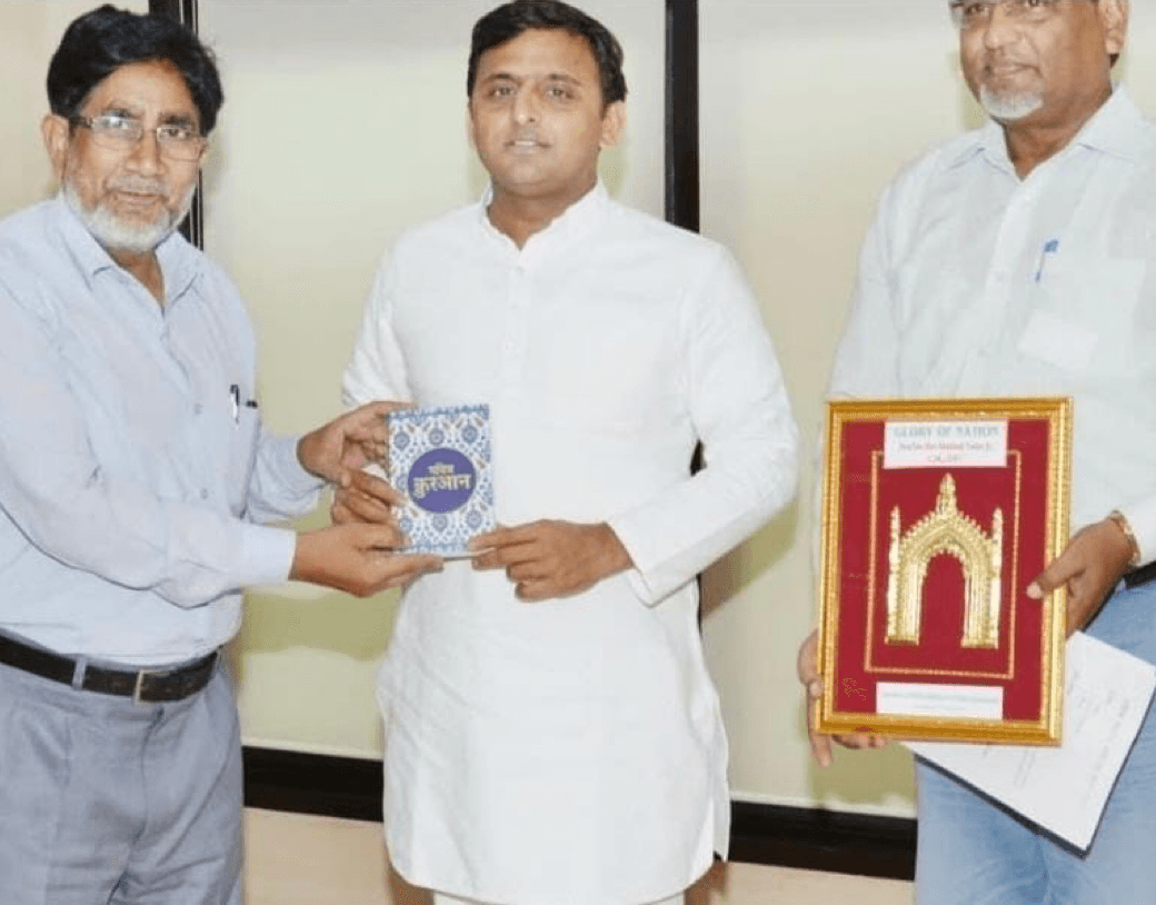 Dr. Aslam being awarded ‘Appreciation Award’ by Honourable Shri Akhilesh Yadav, CM of Uttar Pradesh (July 2015)