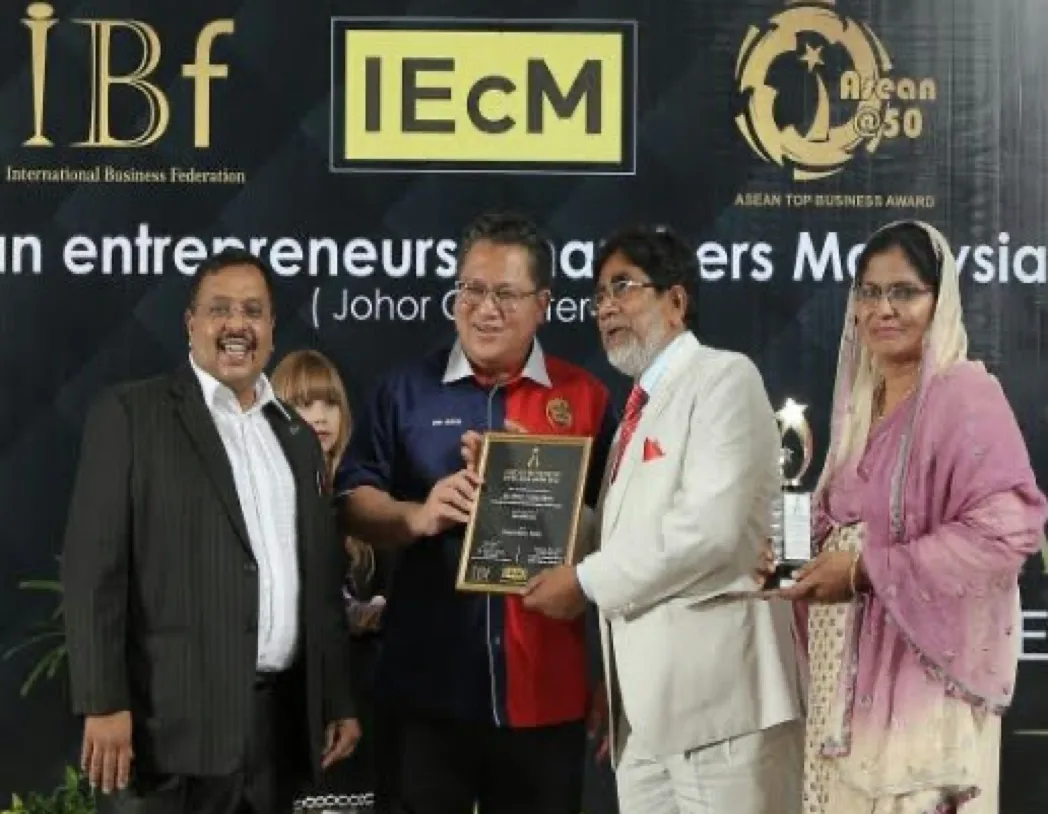 Award for ‘Excellence in Naturopathy’ by Honourable Nur Jazlan Mohamed, Deputy Home Minister of Malaysia (2018)