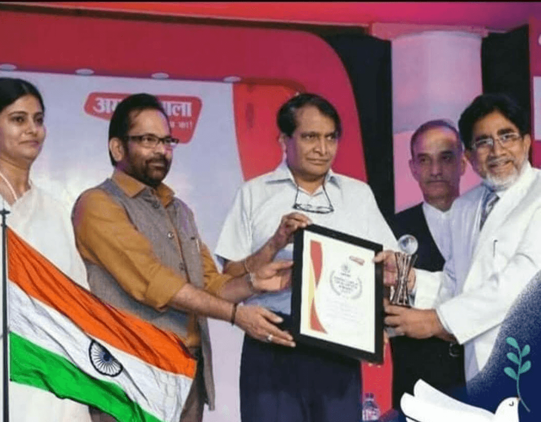 National Award for ‘Excellence in Healthcare’ by Honourable Smt. Anupriya Patel, Honourable Shri Mukhtar Abbas Naqvi, Honourable Shri Suresh Prabhu & Honourable Shri Satpal Singh (Cabinet Ministers in Indian Govt.) (2017)