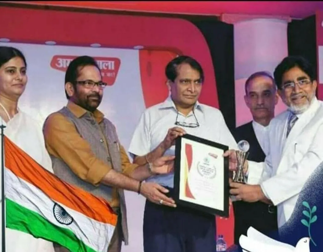 National Award for ‘Excellence in Healthcare’ by Honourable Smt. Anupriya Patel, Honourable Shri Mukhtar Abbas Naqvi, Honourable Shri Suresh Prabhu & Honourable Shri Satpal Singh (Cabinet Ministers in Indian Govt.) (2017)